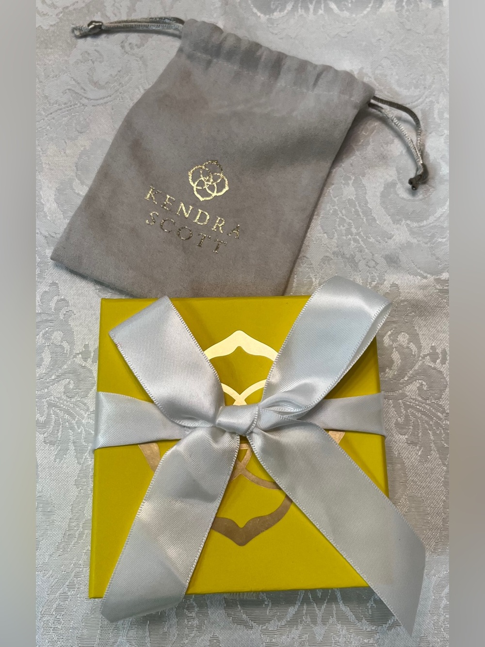 Kendra Scott Velvet Jewelry Pouch with Yellow Gift Box